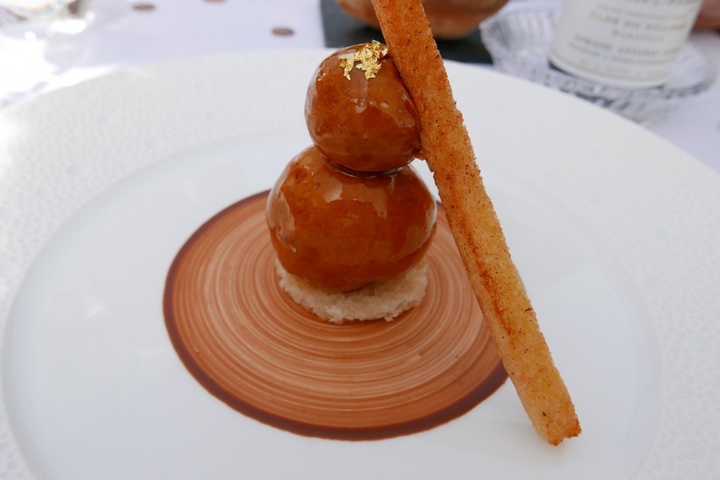Religieuse au foie gras et chocolat kirsché © GP