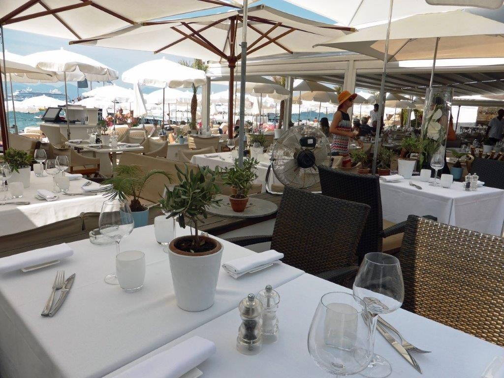 Une table © AA