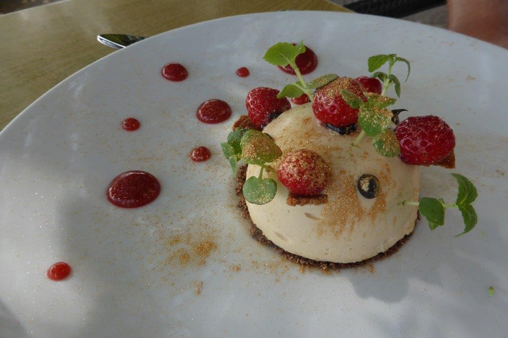 Douceur de lait, fraises de Mouans-Sartoux © AA