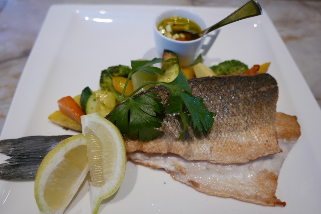 Loup poêlé sauce vierge © GP