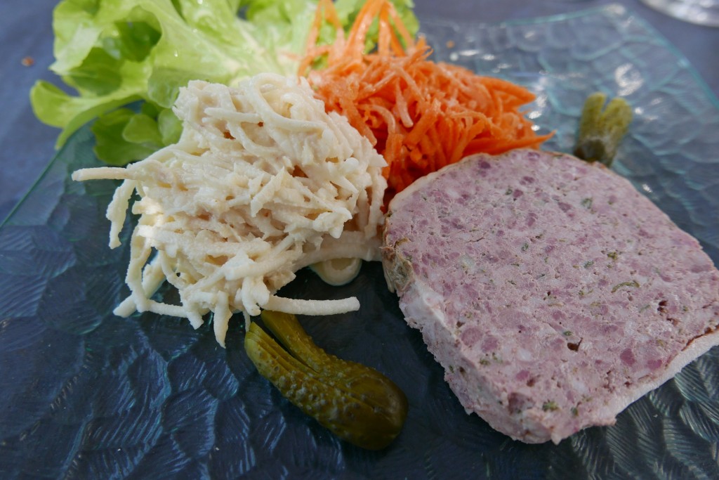 Terrine et crudités © GP
