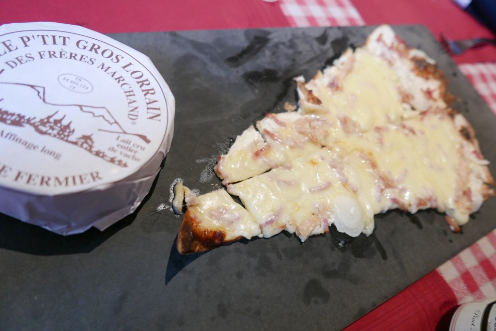 Tarte flambée gratinée au gros lorrain © GP