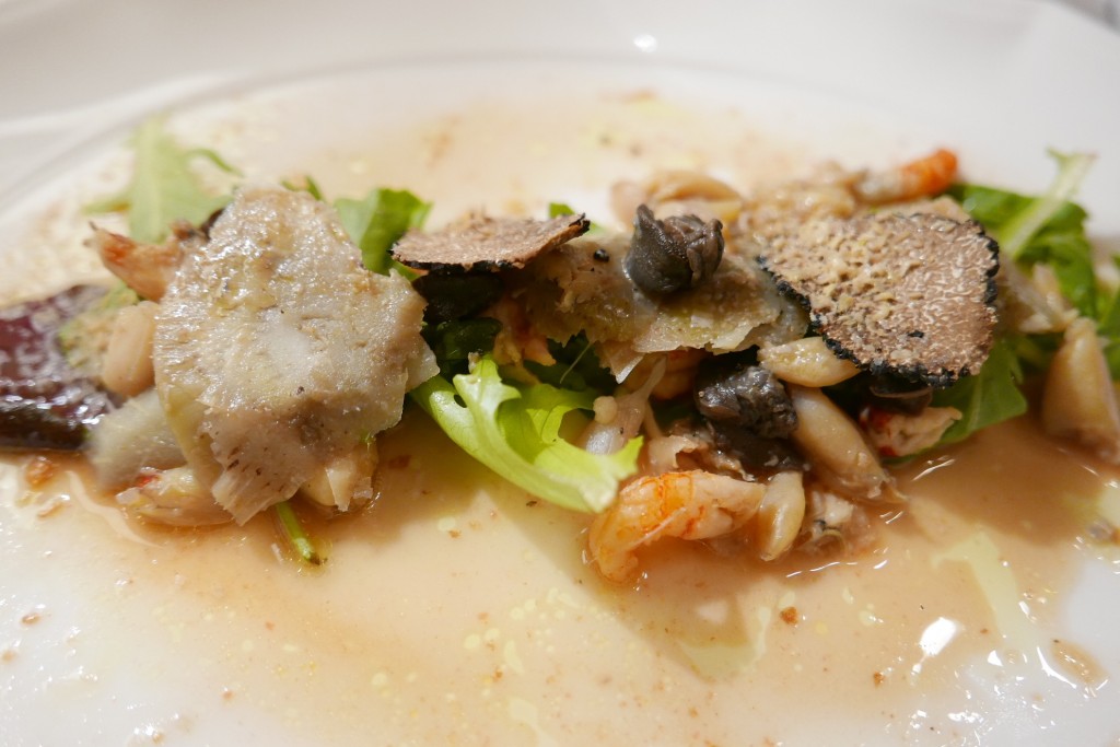 Salade de grenouilles, escargots, artichauts, truffes © GP
