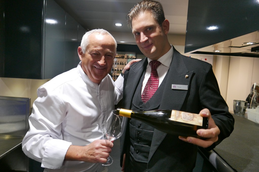 Edgard Bovier et le sommelier © GP