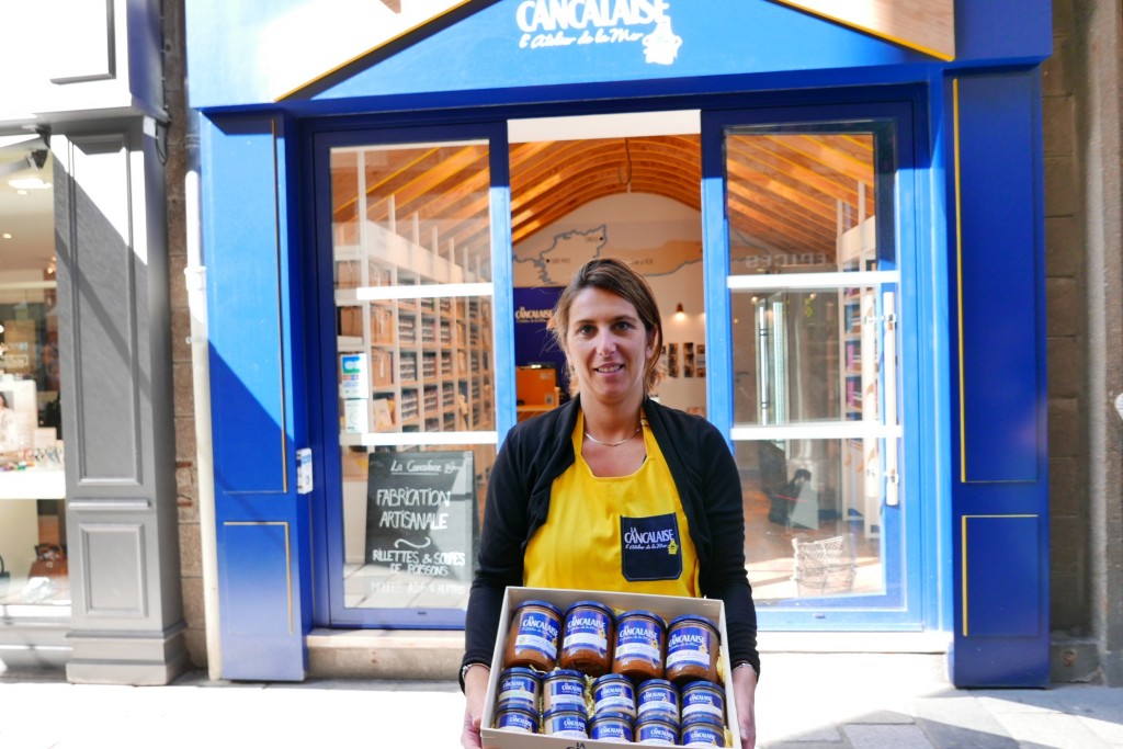 Laetitia et les bocaux de soupes de poisson © GP