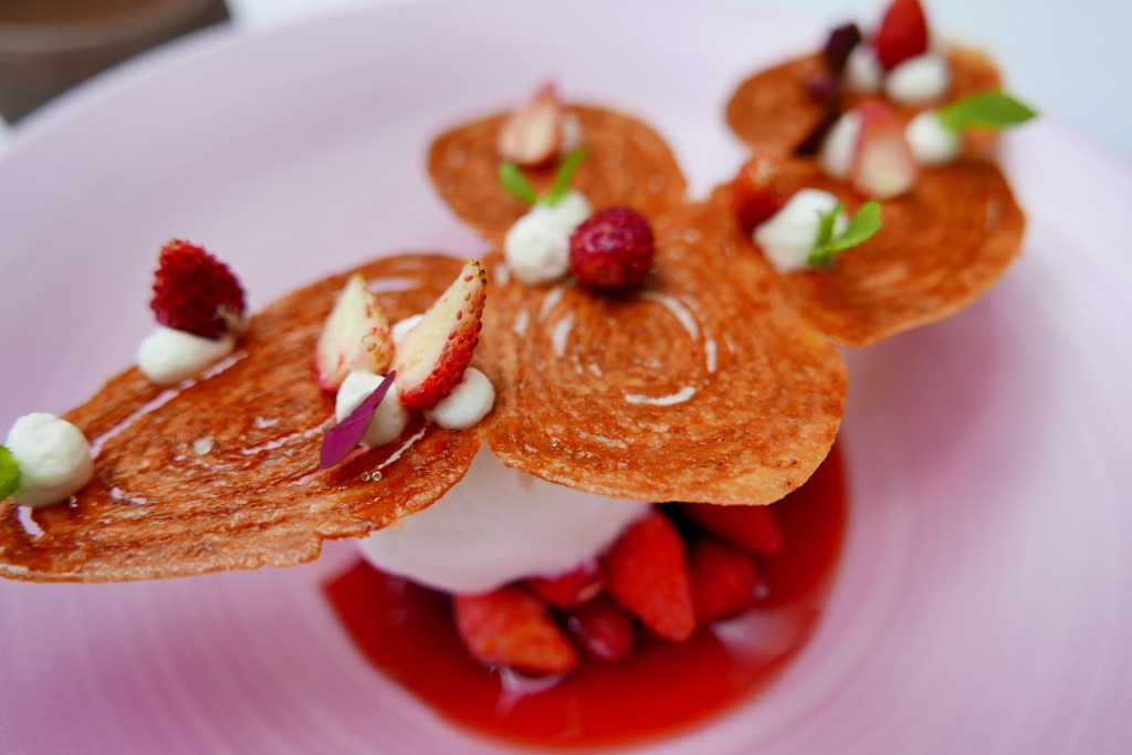 Palmier, fraises des bois, Perrier rondelle © GP