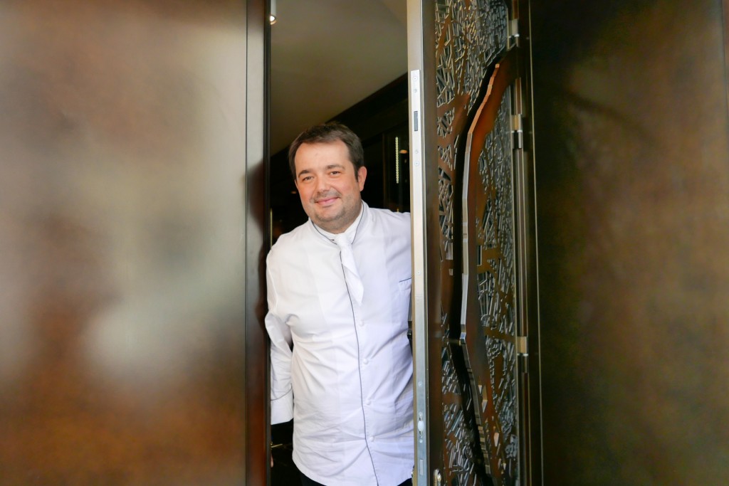 Sur le pas de la porte © GP