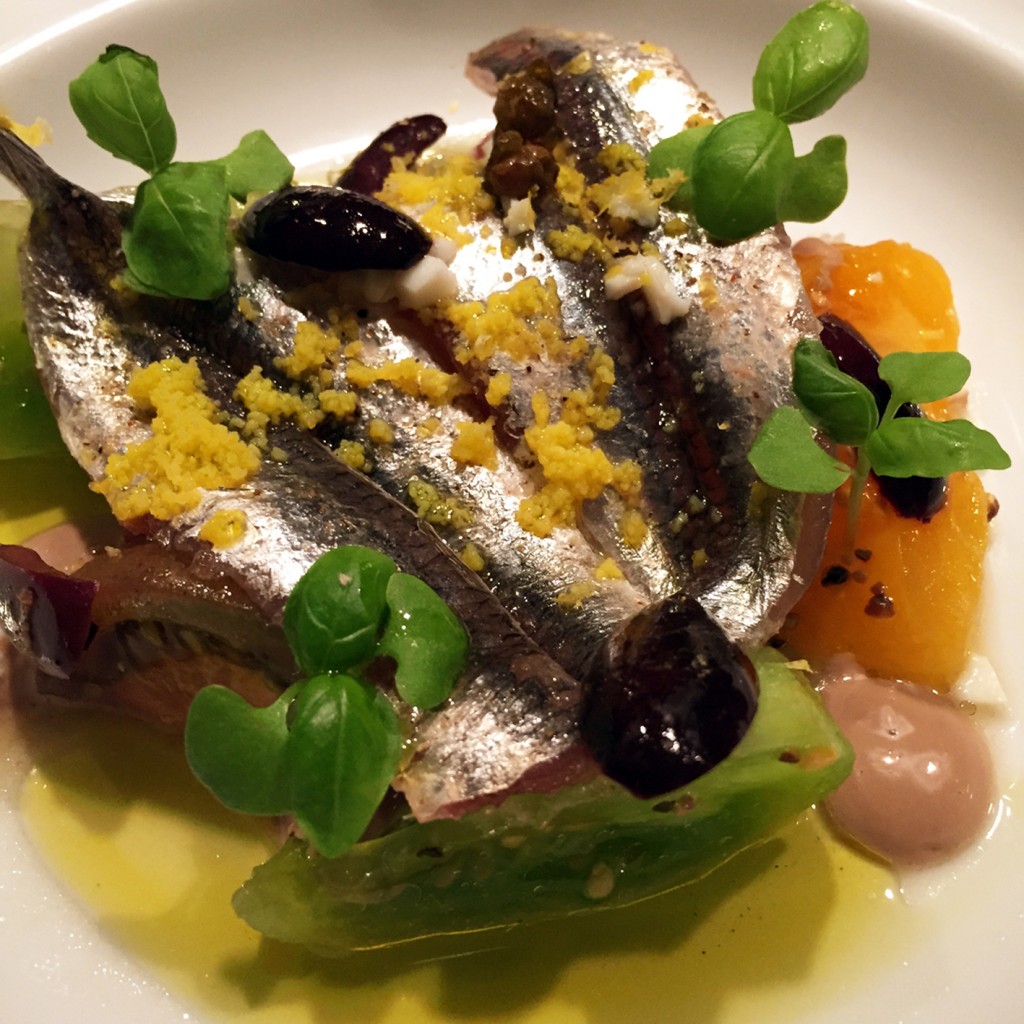 Salade de tomates jaunes et anchois © DB