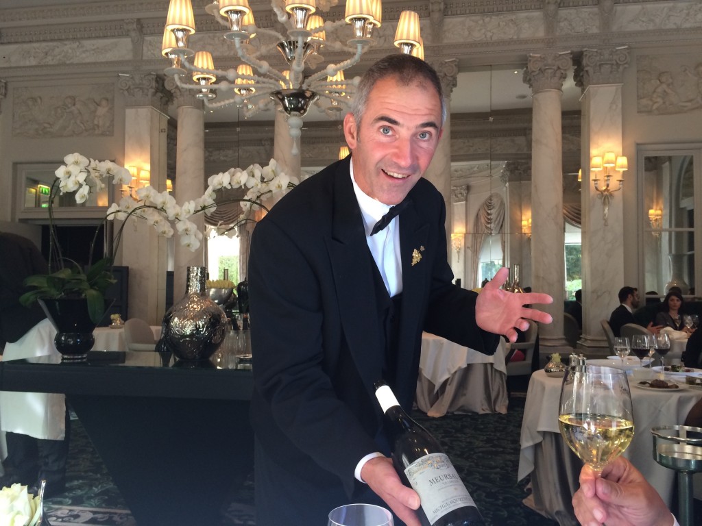 Le service du vin © GP