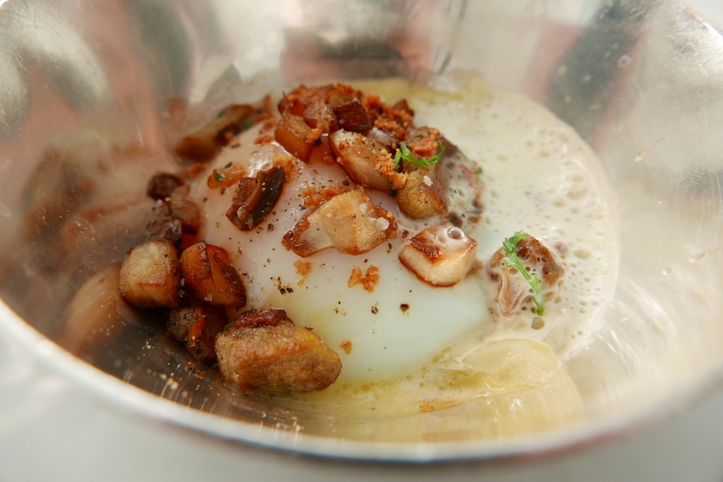 Oeuf parfait, oignons et cèpes ©  GP