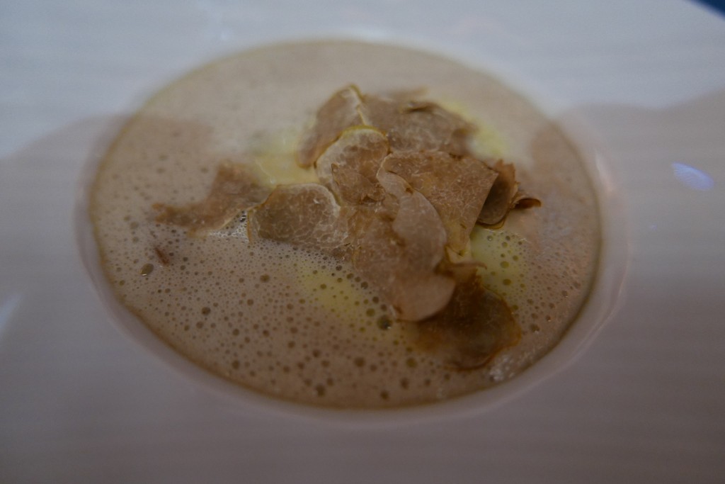Velouté de faisane, châtaigne, truffe blanche © GP