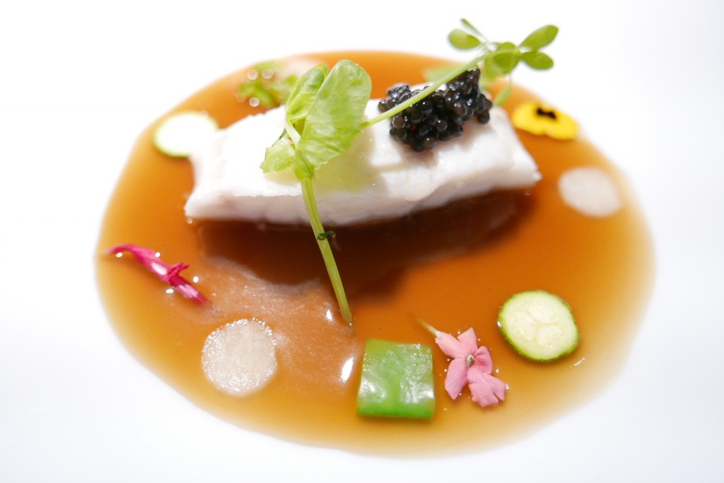 Bar au caviar et soupe de poisson © GP