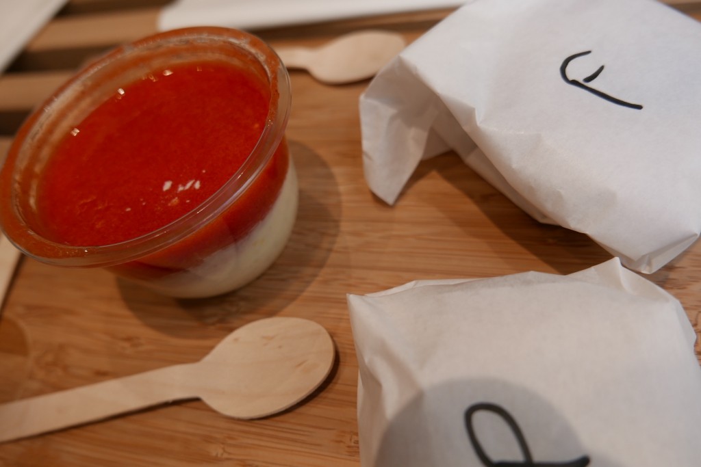 Riz au lait, soupe de fraises, financiers © GP