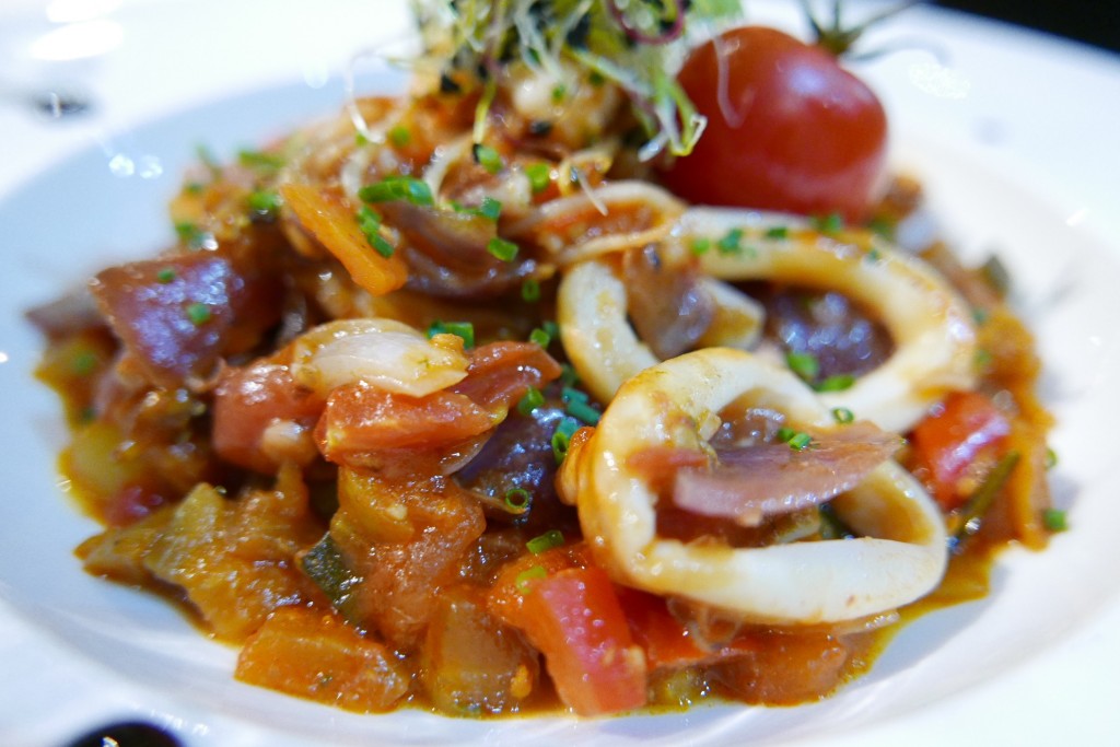 Calamars et ratatouille © GP