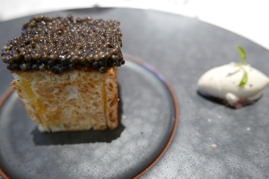 Pain perdu de pommes Pompadour au caviar © GP