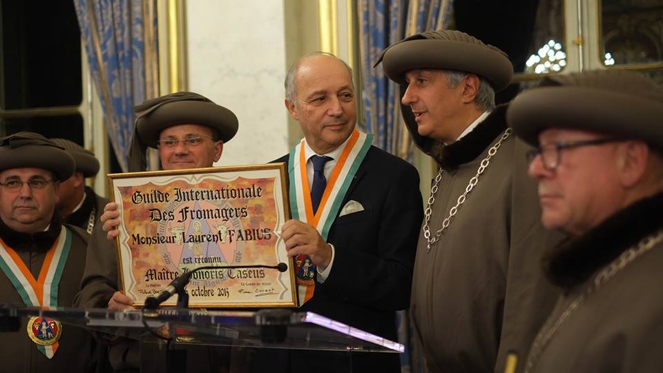 Laurent Fabius et la guilde des fromagers © DR