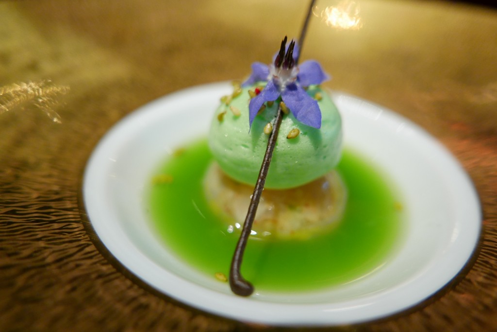 Tartare de bar, concombre, pomme verte © GP