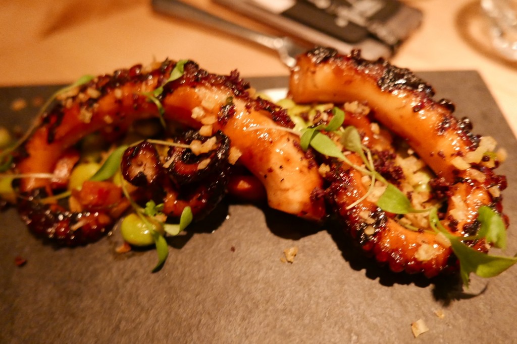 Poulpe grillé et laqué © GP