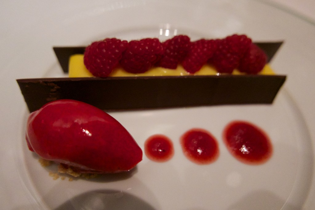 Barre au citron, chocolat et framboises © GP