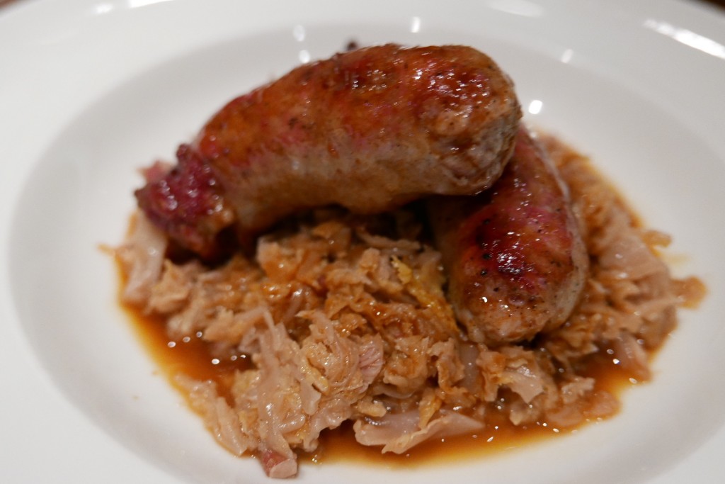 Saucisse au couteau et choux confits © GP