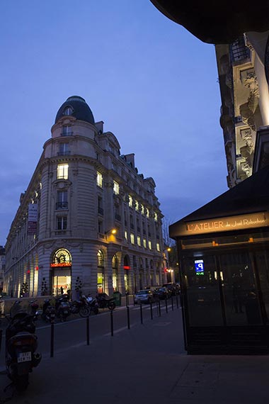 Europe/France/Paris. Atelier saint-Germain de Joël Robuchon. Vue de nuit