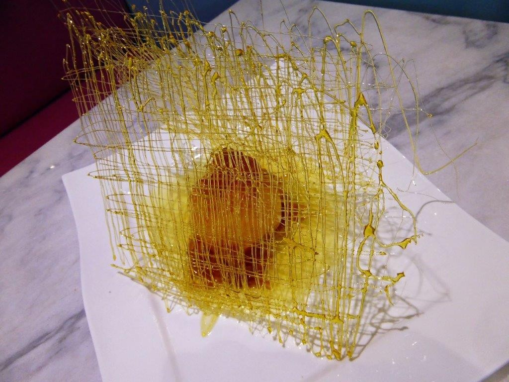 Orange, zestes confits, garniture au caramel © AA