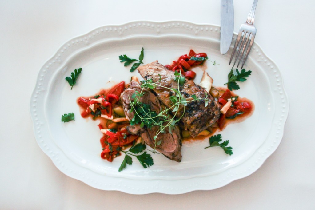 Gigot d'agneau aux poivons © DR