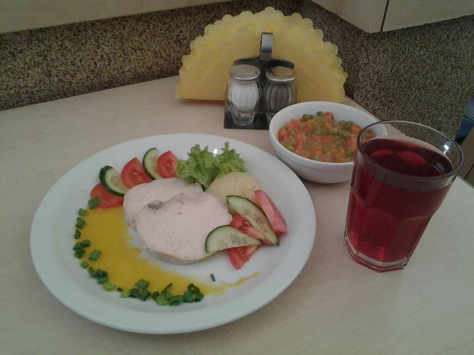 Rôti de porc aux légumes et jus de pêche © DR