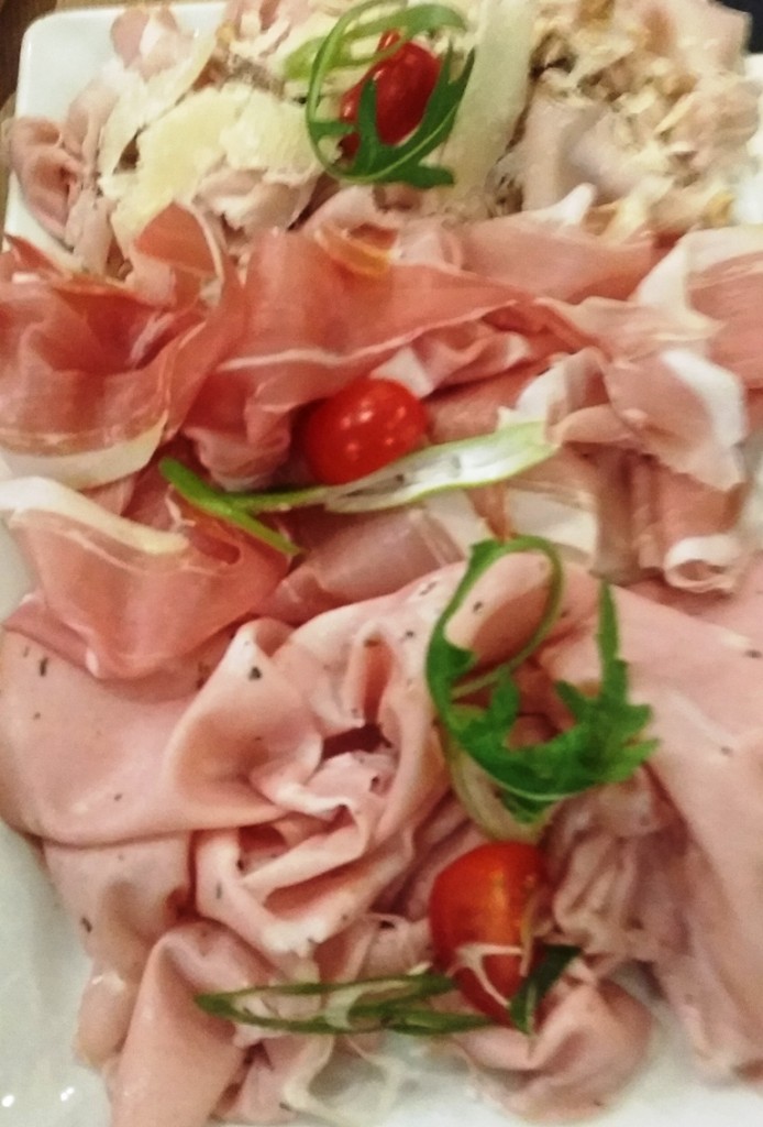 Assiette de charcuteries © SK