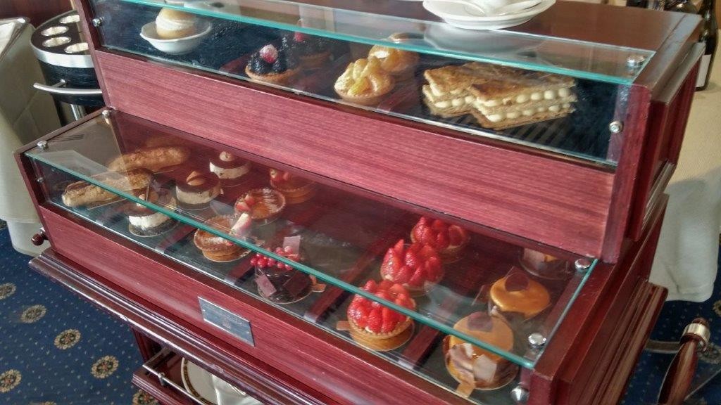 Chariot des desserts © AA