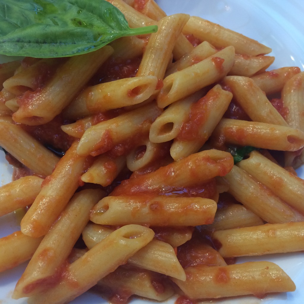 Penne tomate, basilic © GP