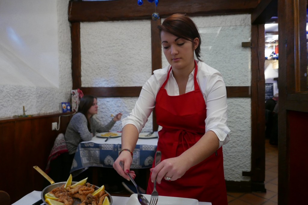 Service de la carpe frite © GP