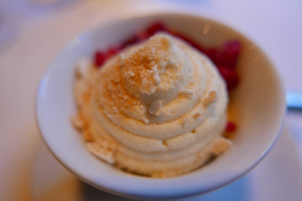 Mousse de halva sauce framboise © GP