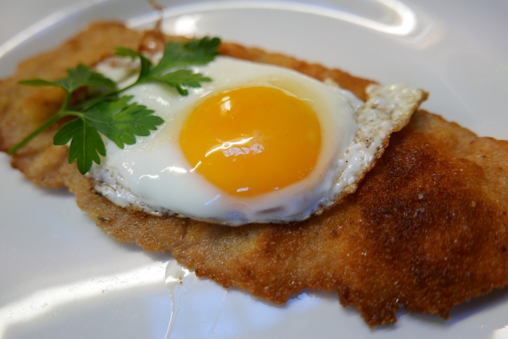 Schnitzel et oeuf à cheval © GP