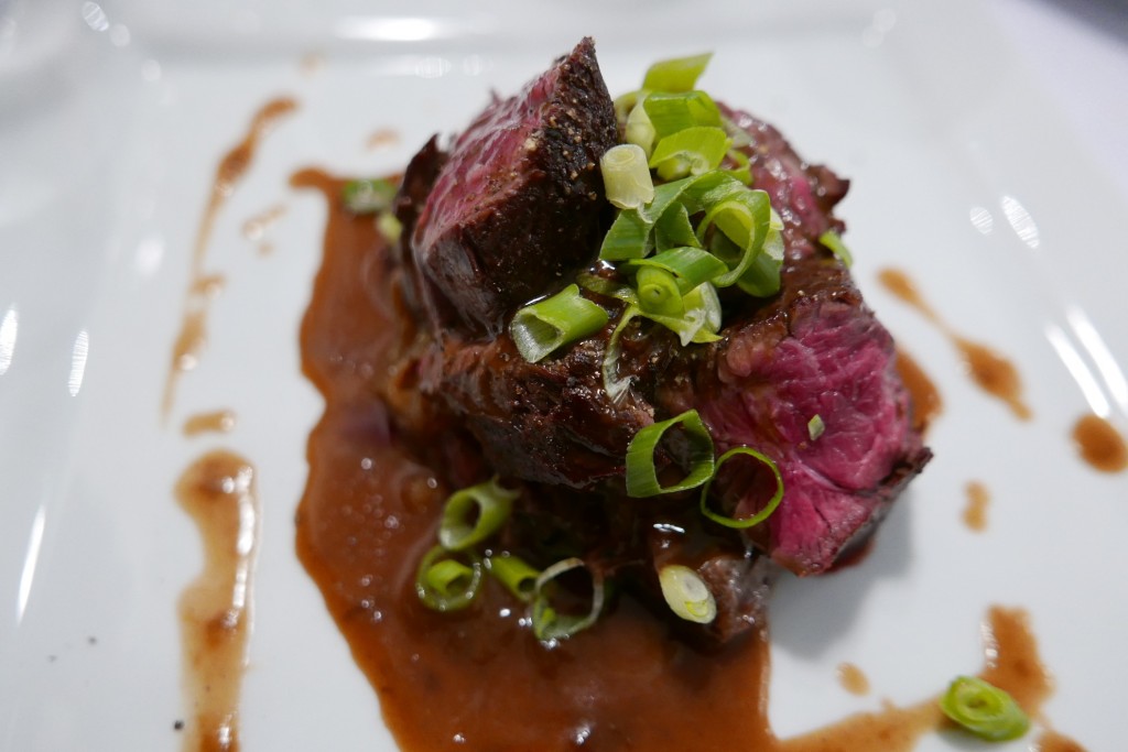 Millefeuille d'onglet aux oignons © GP