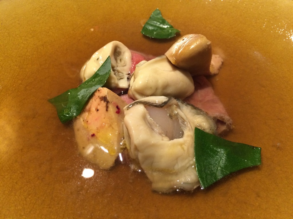 Hot Pot foie gras, boeuf, huîtres © GP