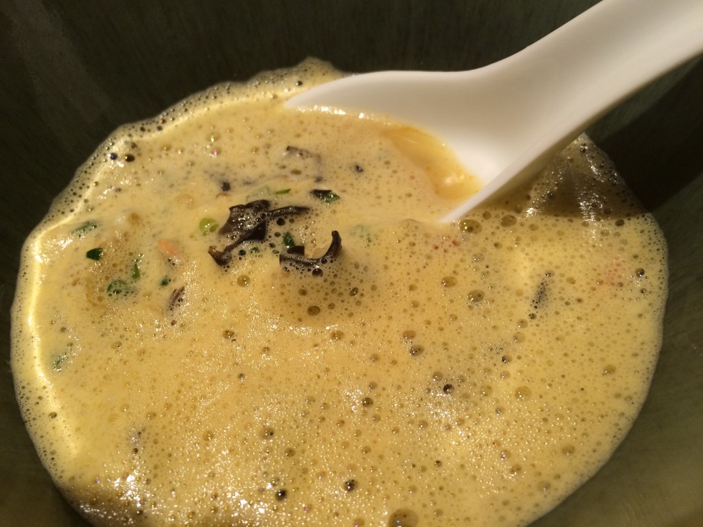 Soupe de lait de coco, curry massala, King crab © GP