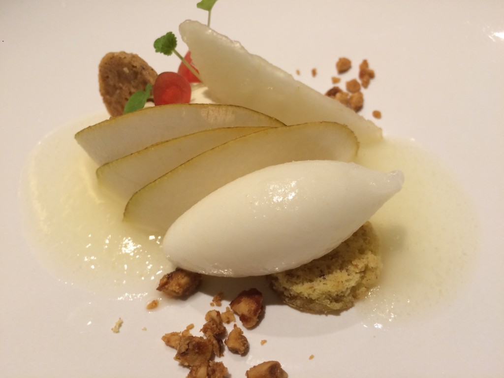 Poire glacée, noisettes © GP