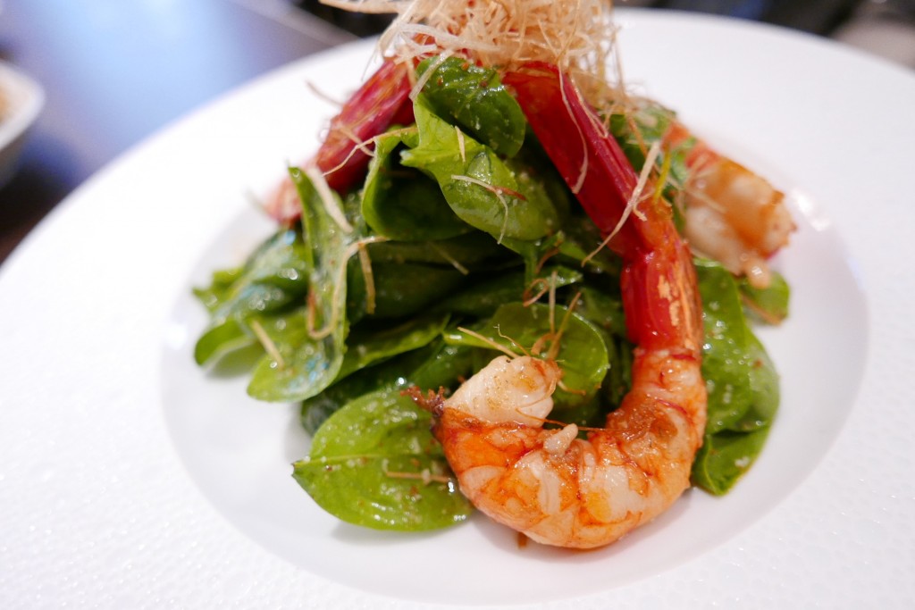 Salade de crevettes rouges et pousses d'épinard © GP