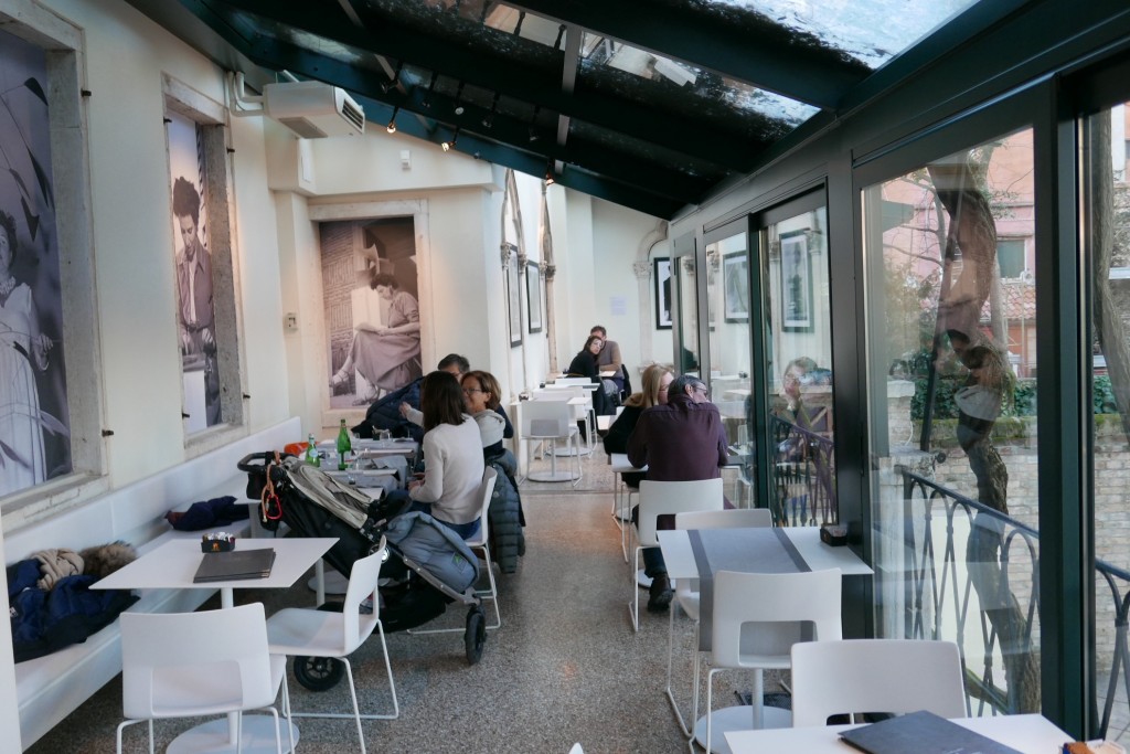 Au café © GP