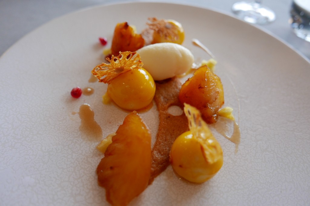 Ananas poêlé et sorbet kalamansi © GP