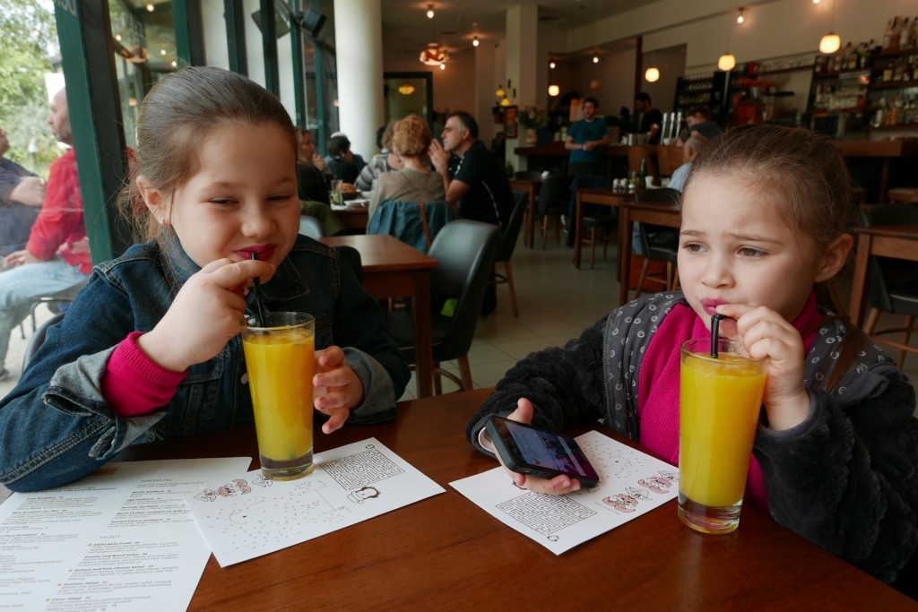 Deux clientes et leur jus d'orange © GP