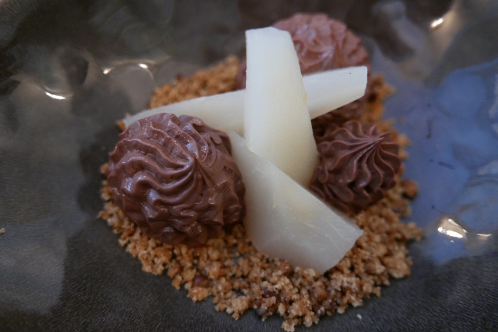 Chocolat et poire pochée © GP