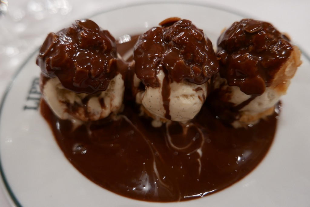 Profiteroles au chocolat © GP