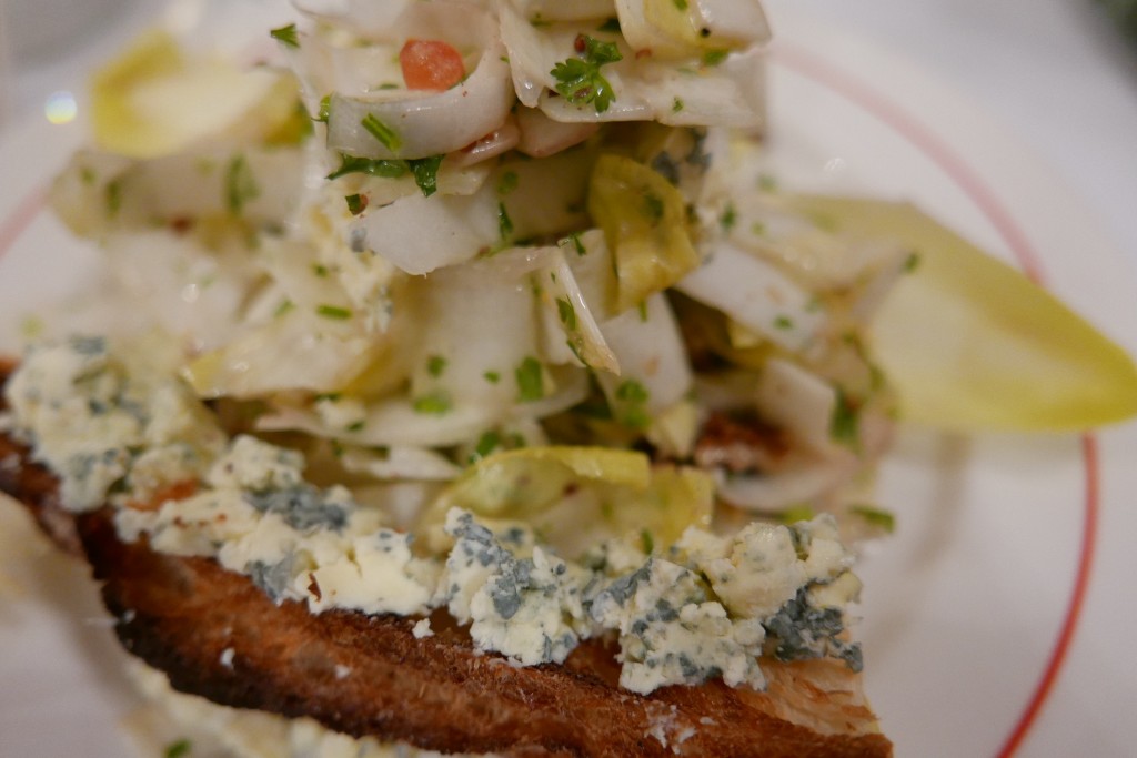 Salade d'endives au roquefort © GP