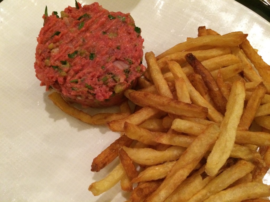 Tartare de Salers et frites maison © GP