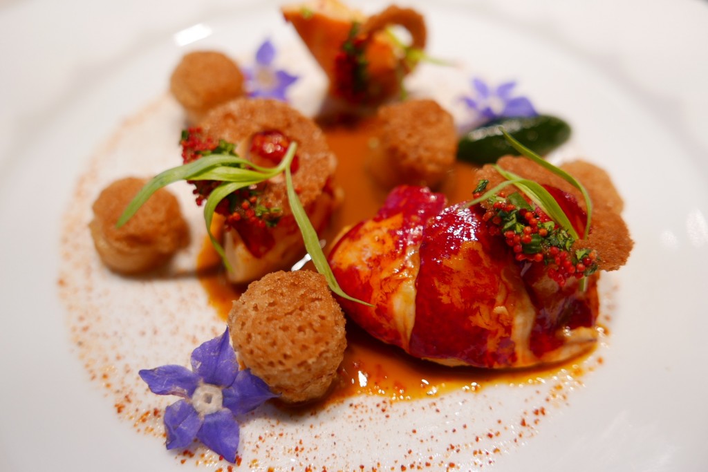 Homard et palets de topinambours © GP