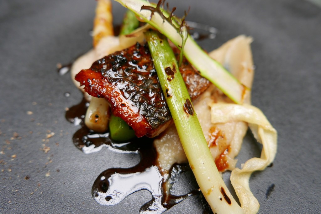 Bar et asperges © GP