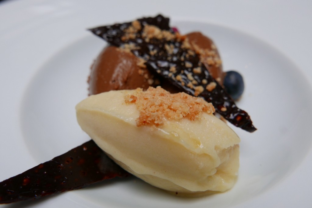 Crémeux au chocolat et sorbet poire © GP