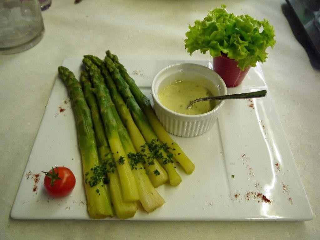 Premières asperges © AA
